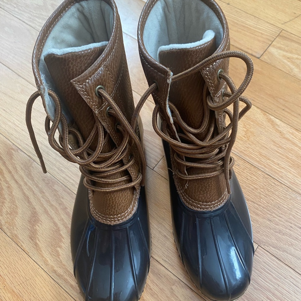 JBU Cream and Tan Faux Fur Boots